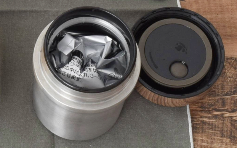 スープジャーでレトルトパックを温めておく
