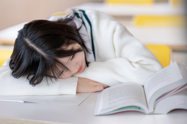 お菓子に手が伸びてしまう